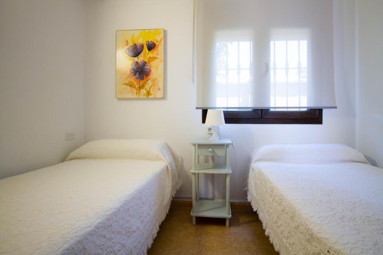 Apartamentos Turisticos Trajano Bolonia Εξωτερικό φωτογραφία