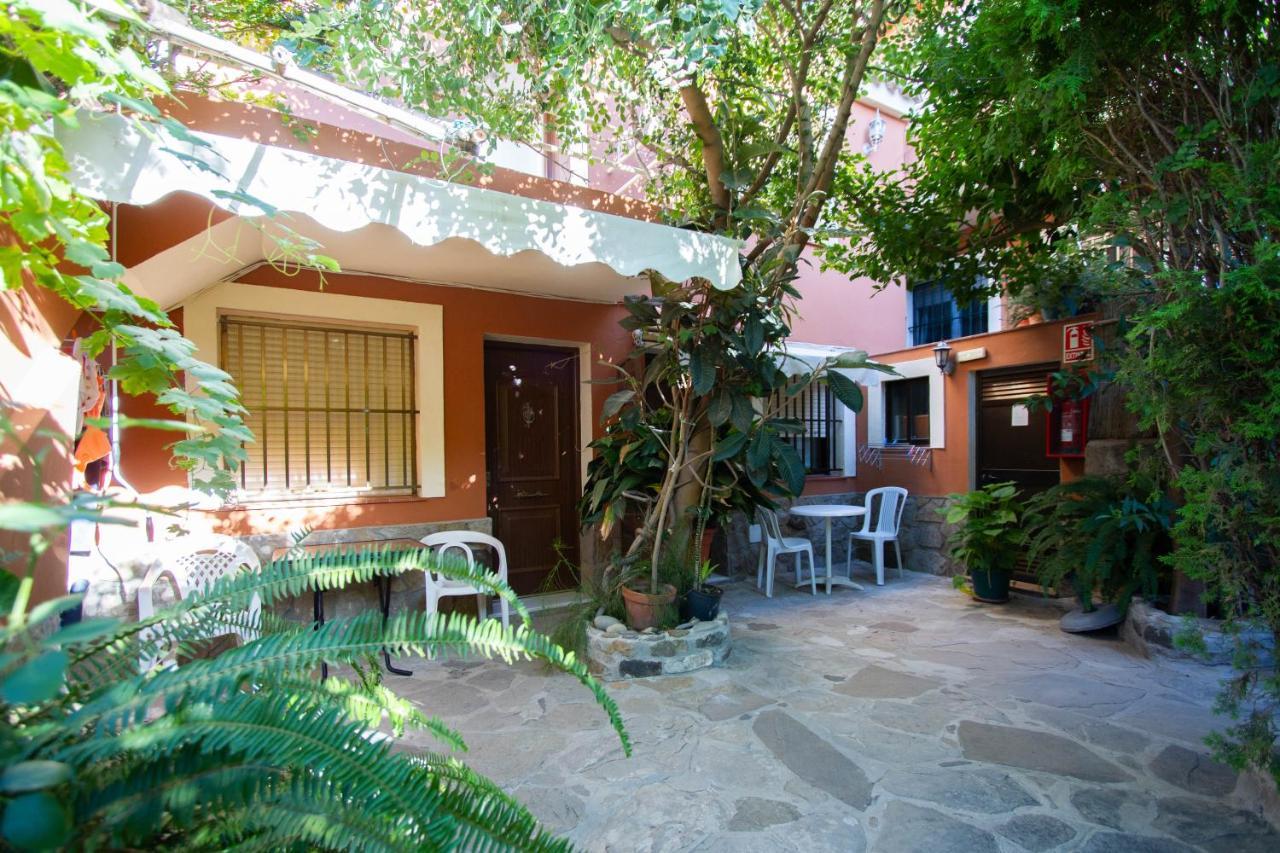 Apartamentos Turisticos Trajano Bolonia Εξωτερικό φωτογραφία