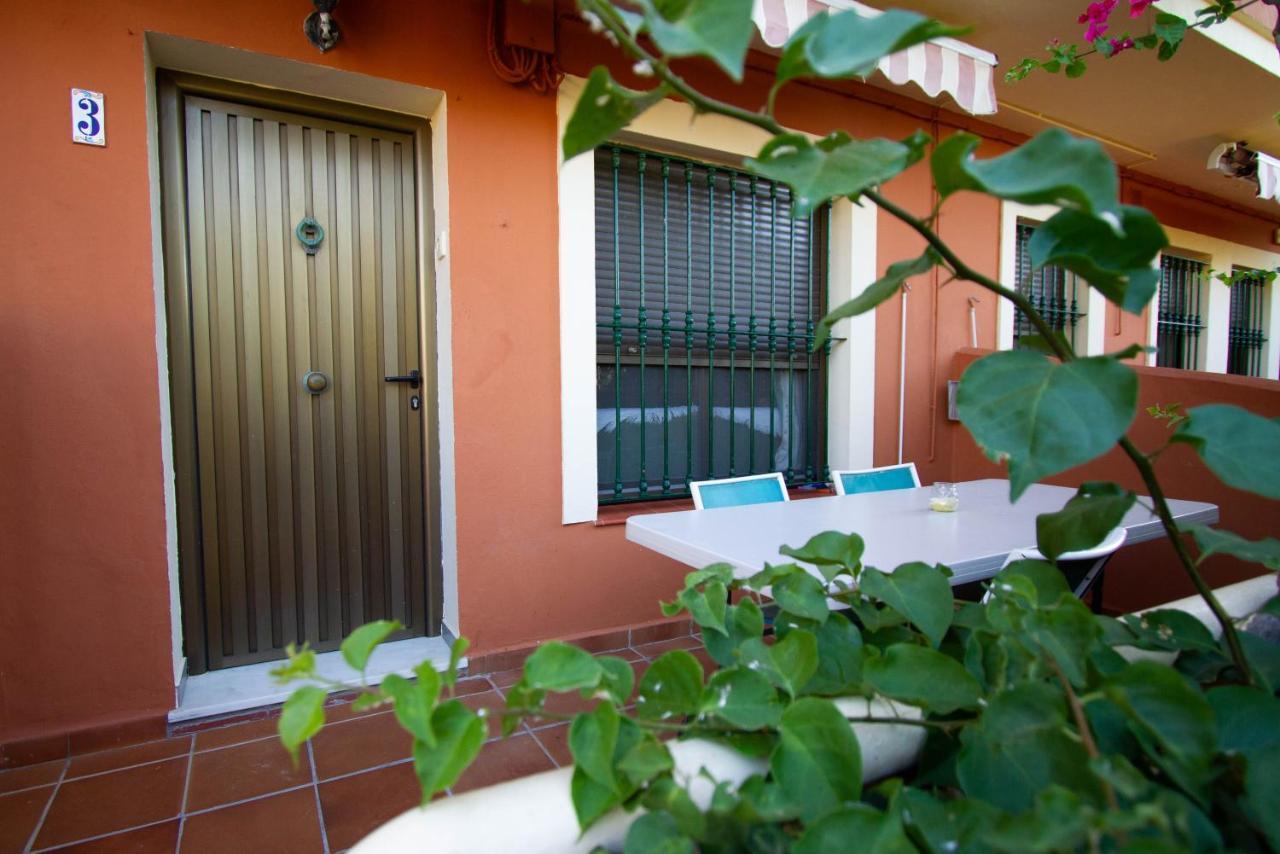 Apartamentos Turisticos Trajano Bolonia Εξωτερικό φωτογραφία