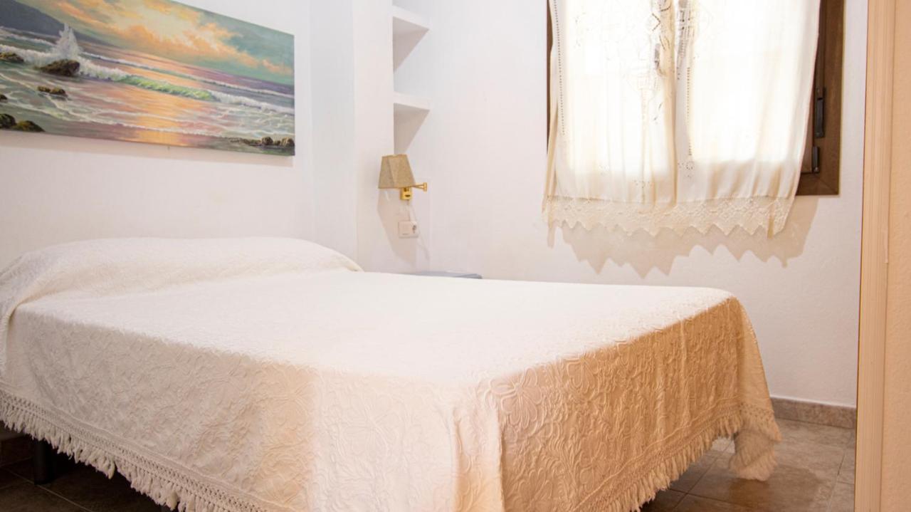 Apartamentos Turisticos Trajano Bolonia Εξωτερικό φωτογραφία