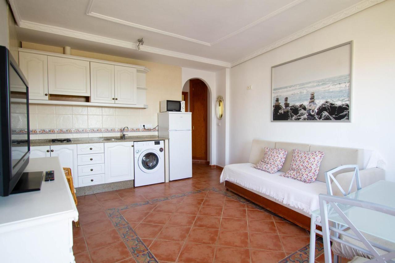 Apartamentos Turisticos Trajano Bolonia Εξωτερικό φωτογραφία