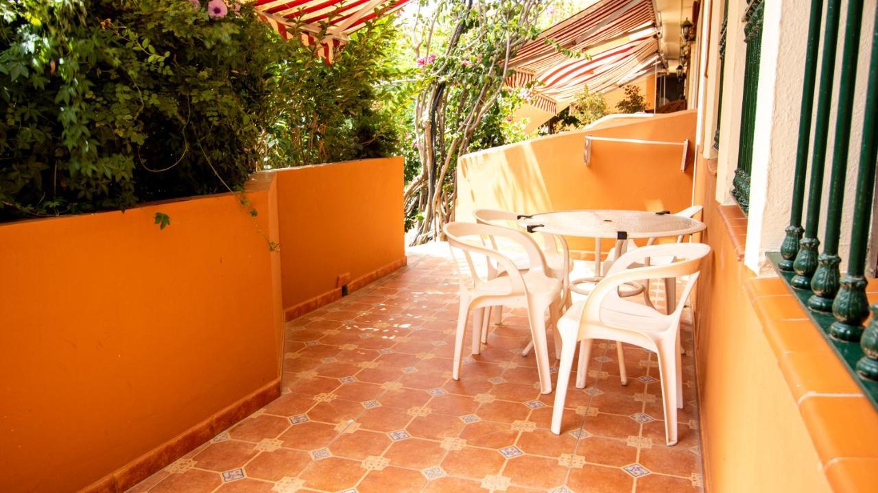 Apartamentos Turisticos Trajano Bolonia Εξωτερικό φωτογραφία