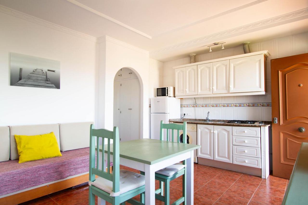 Apartamentos Turisticos Trajano Bolonia Εξωτερικό φωτογραφία