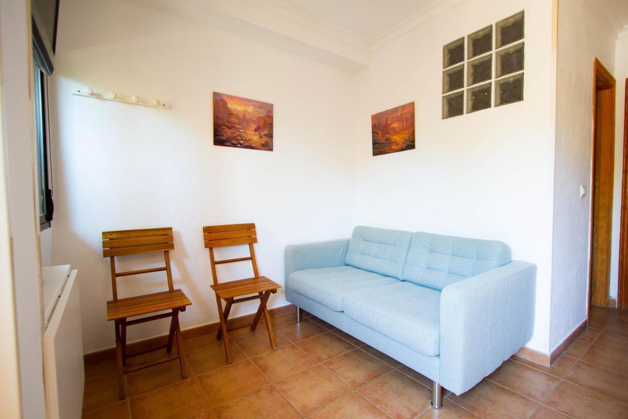 Apartamentos Turisticos Trajano Bolonia Εξωτερικό φωτογραφία