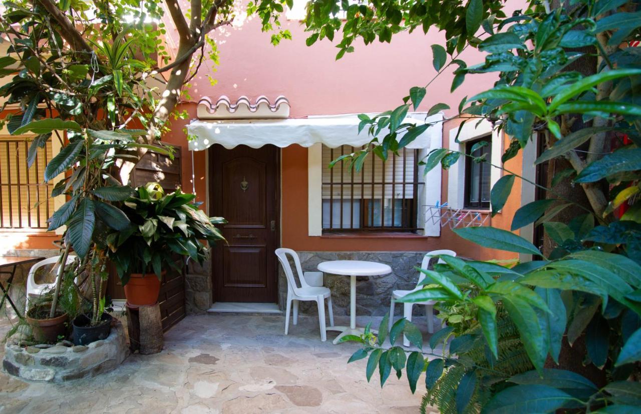 Apartamentos Turisticos Trajano Bolonia Εξωτερικό φωτογραφία