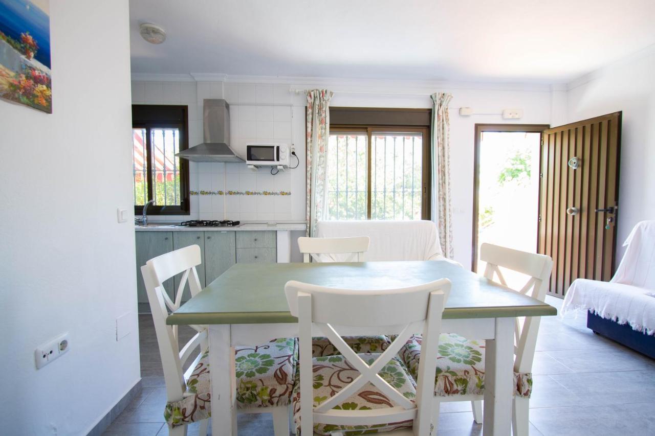 Apartamentos Turisticos Trajano Bolonia Εξωτερικό φωτογραφία