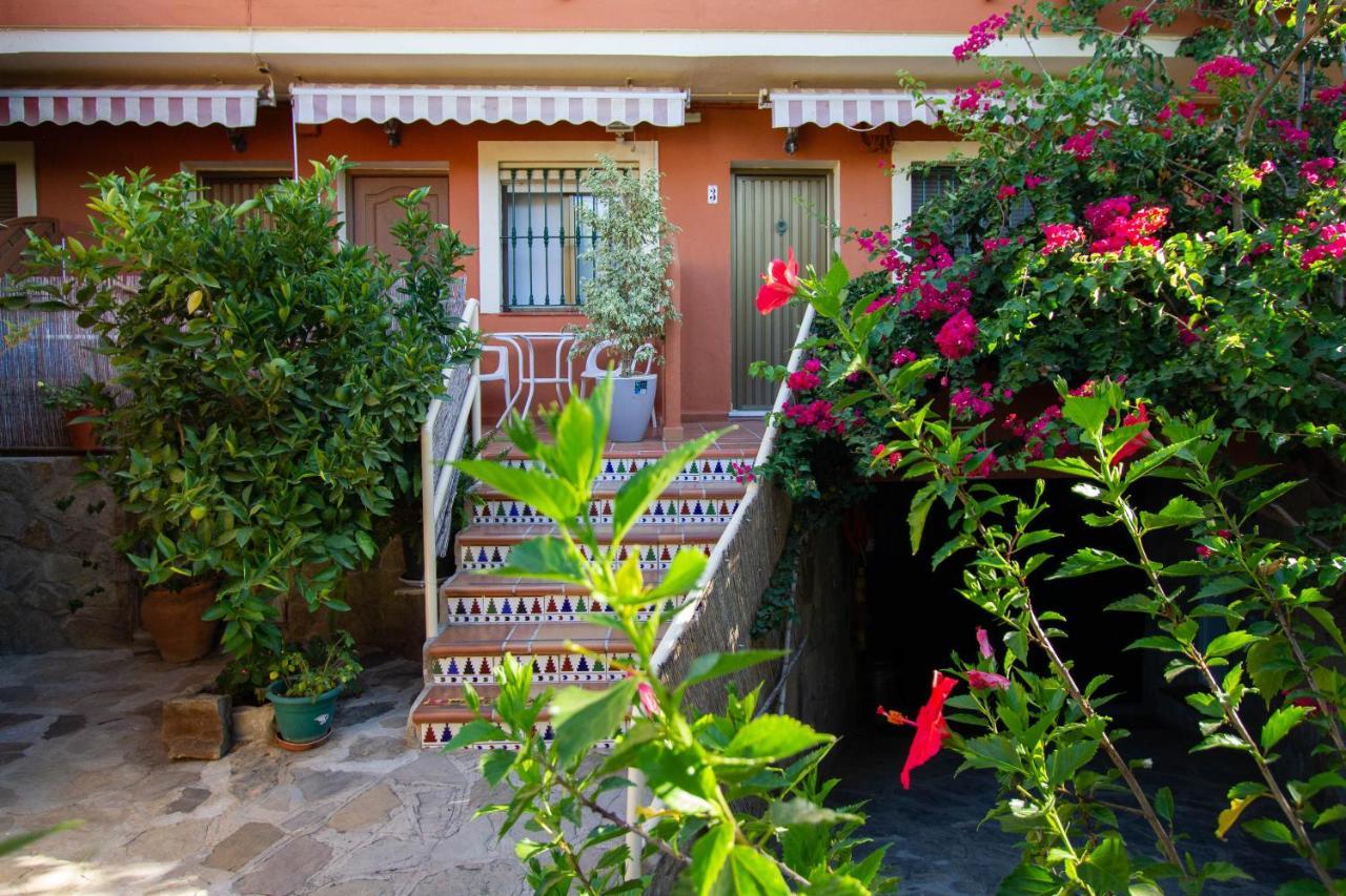 Apartamentos Turisticos Trajano Bolonia Εξωτερικό φωτογραφία
