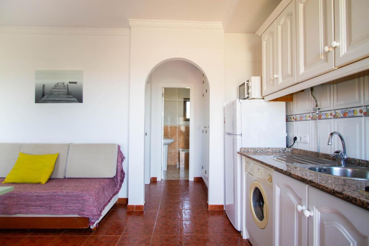 Apartamentos Turisticos Trajano Bolonia Εξωτερικό φωτογραφία