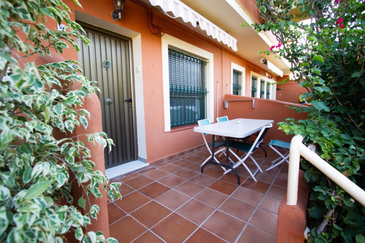 Apartamentos Turisticos Trajano Bolonia Εξωτερικό φωτογραφία