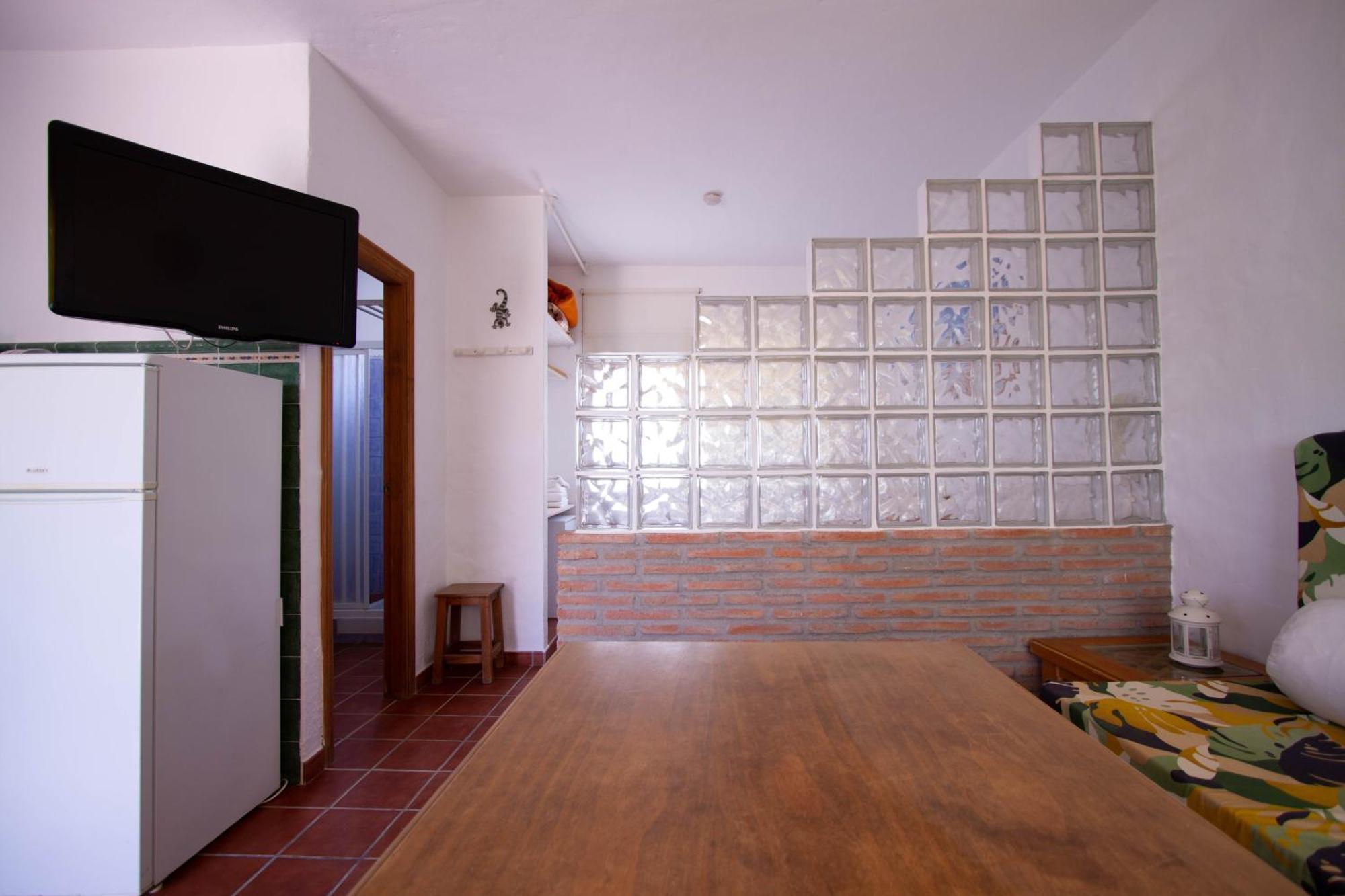 Apartamentos Turisticos Trajano Bolonia Εξωτερικό φωτογραφία
