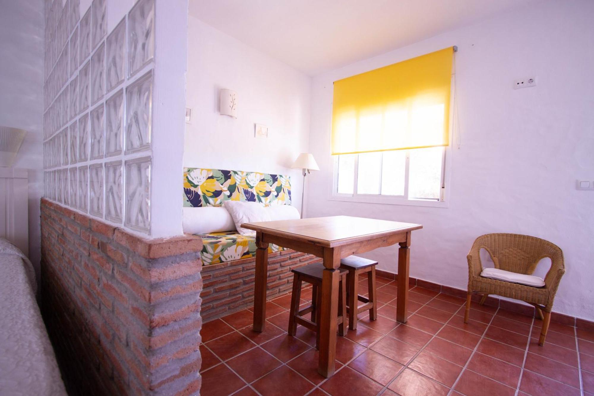 Apartamentos Turisticos Trajano Bolonia Εξωτερικό φωτογραφία