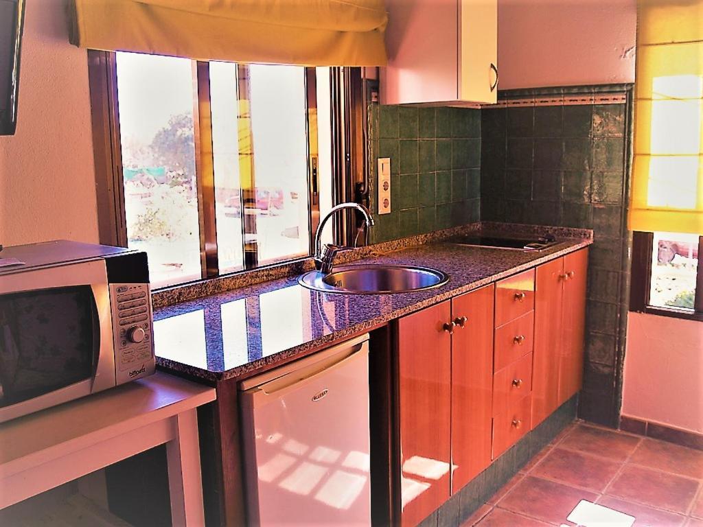 Apartamentos Turisticos Trajano Bolonia Εξωτερικό φωτογραφία