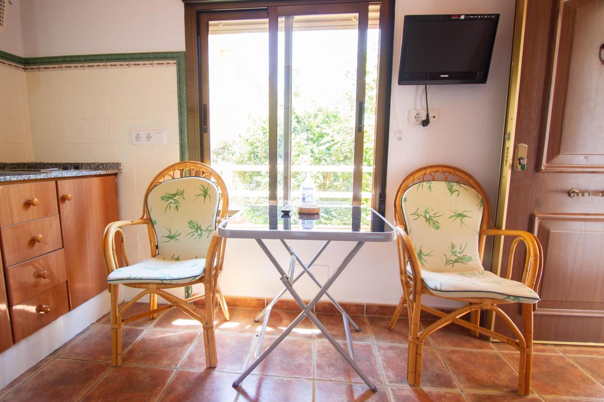 Apartamentos Turisticos Trajano Bolonia Εξωτερικό φωτογραφία