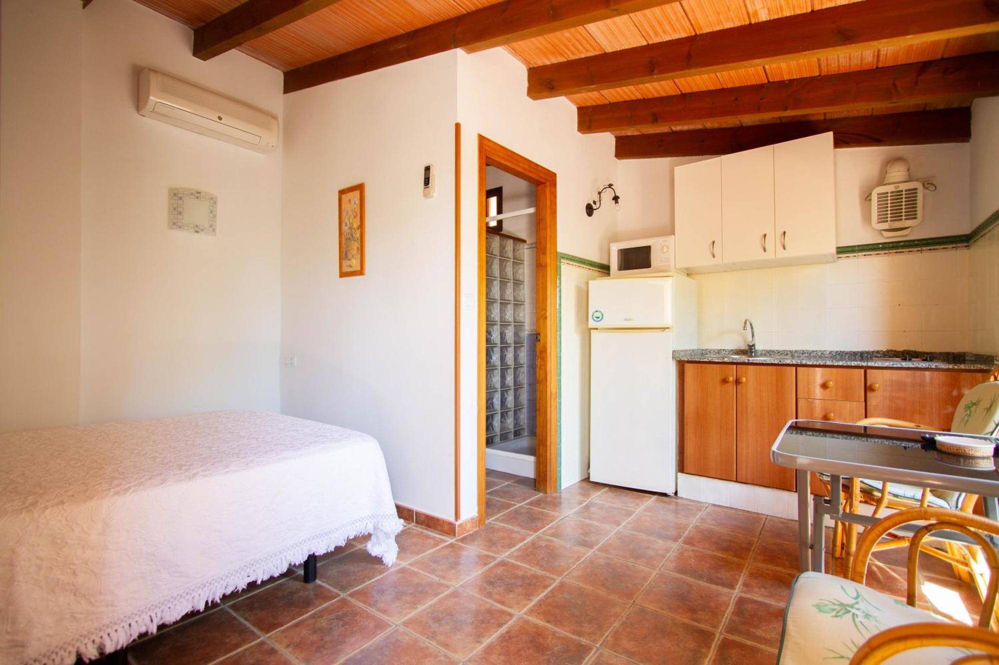 Apartamentos Turisticos Trajano Bolonia Εξωτερικό φωτογραφία