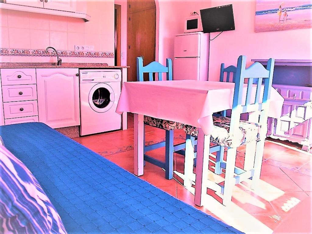 Apartamentos Turisticos Trajano Bolonia Εξωτερικό φωτογραφία