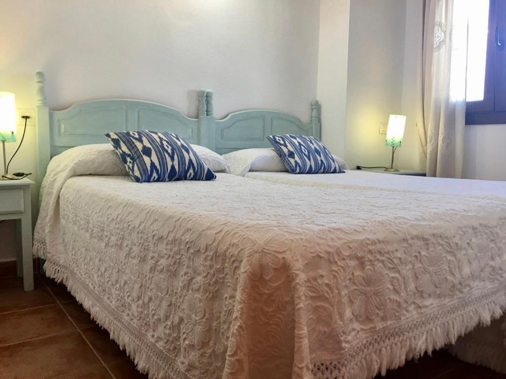 Apartamentos Turisticos Trajano Bolonia Εξωτερικό φωτογραφία