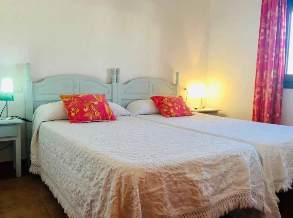 Apartamentos Turisticos Trajano Bolonia Εξωτερικό φωτογραφία